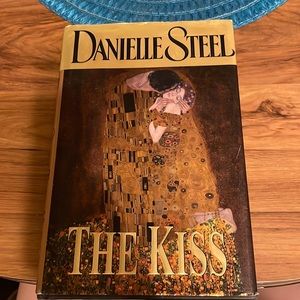 Danielle Steel: The kiss